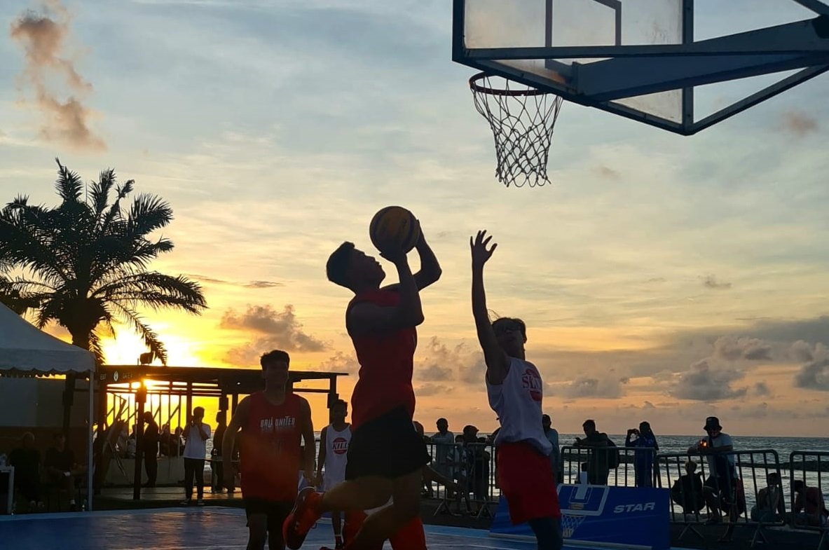 Lengkap Bermain Basket Pantai