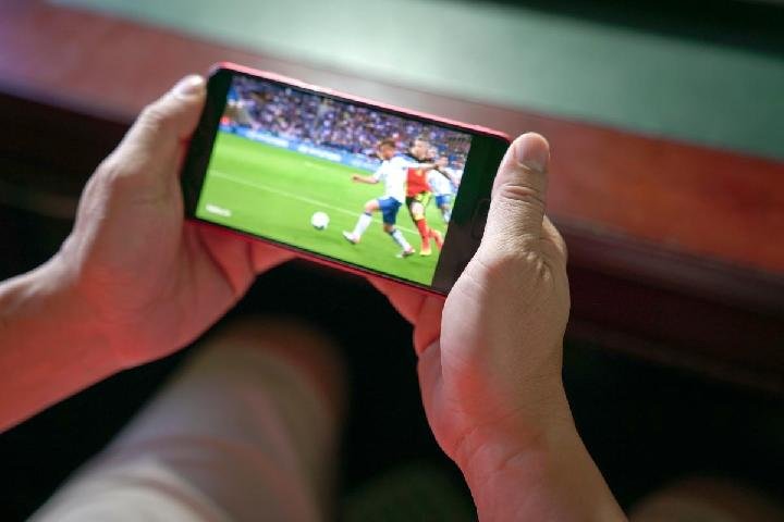Cara Nonton Live Bola Malam Ini 2026 di HP dengan Mudah